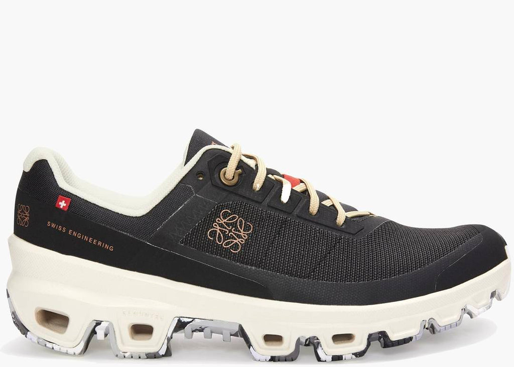 On Running Cloudventure Loewe black mesh upper