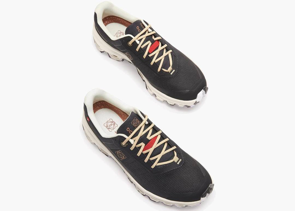 On Running Cloudventure Loewe black mesh upper