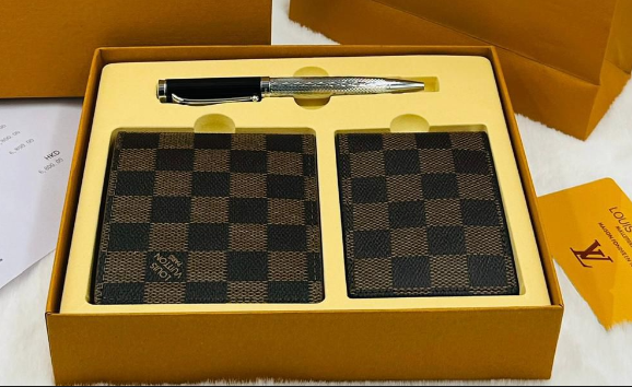 Louis Vuitton Wallet | Gift Set