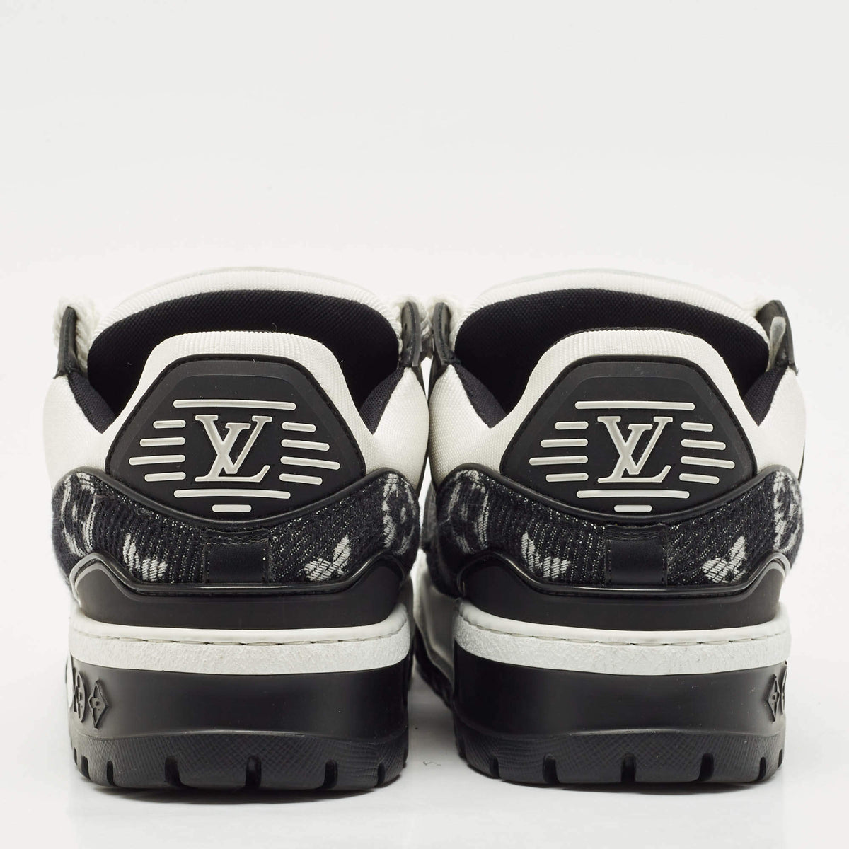 Louis Vuitton LV Maxi – Black & White