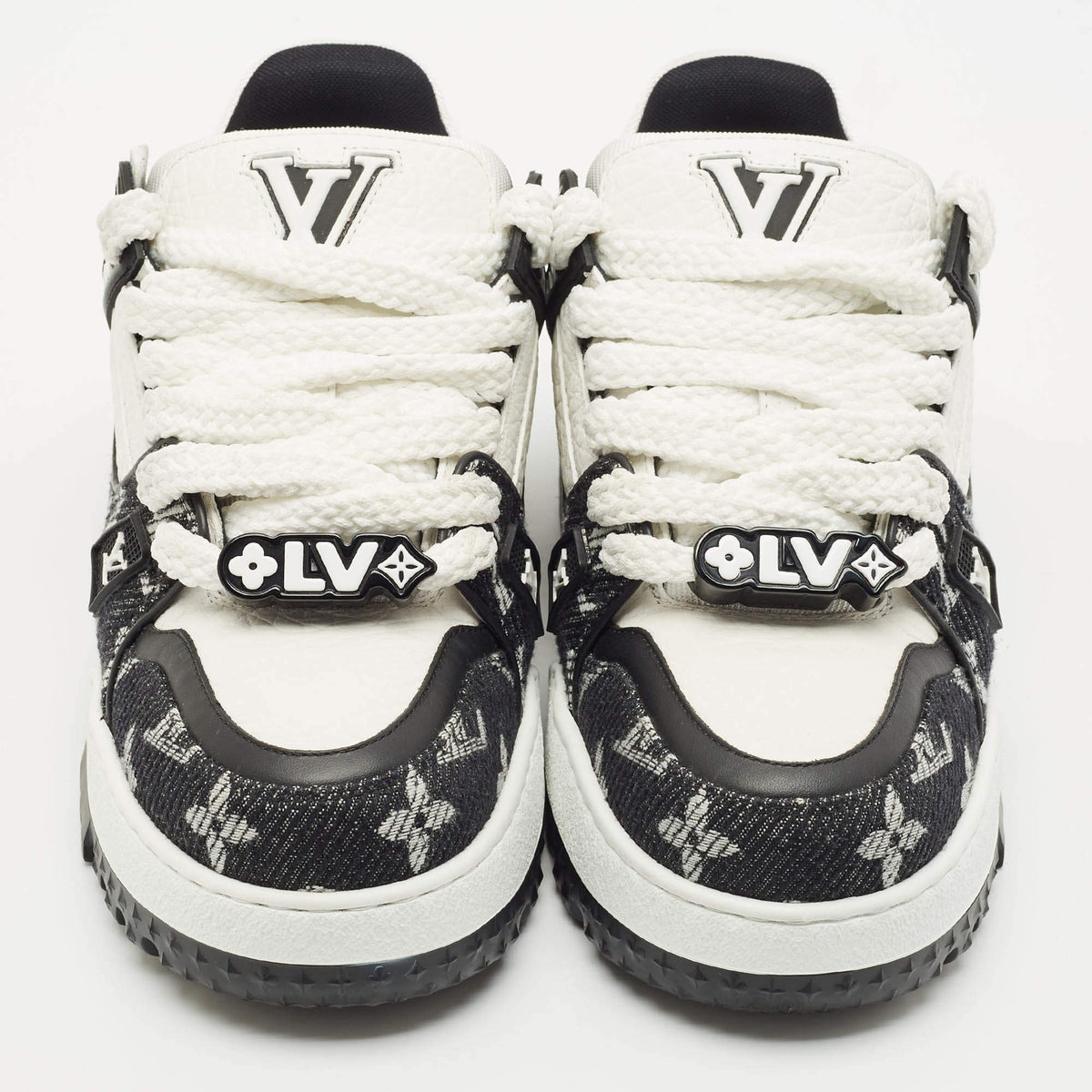 Louis Vuitton LV Maxi – Black & White